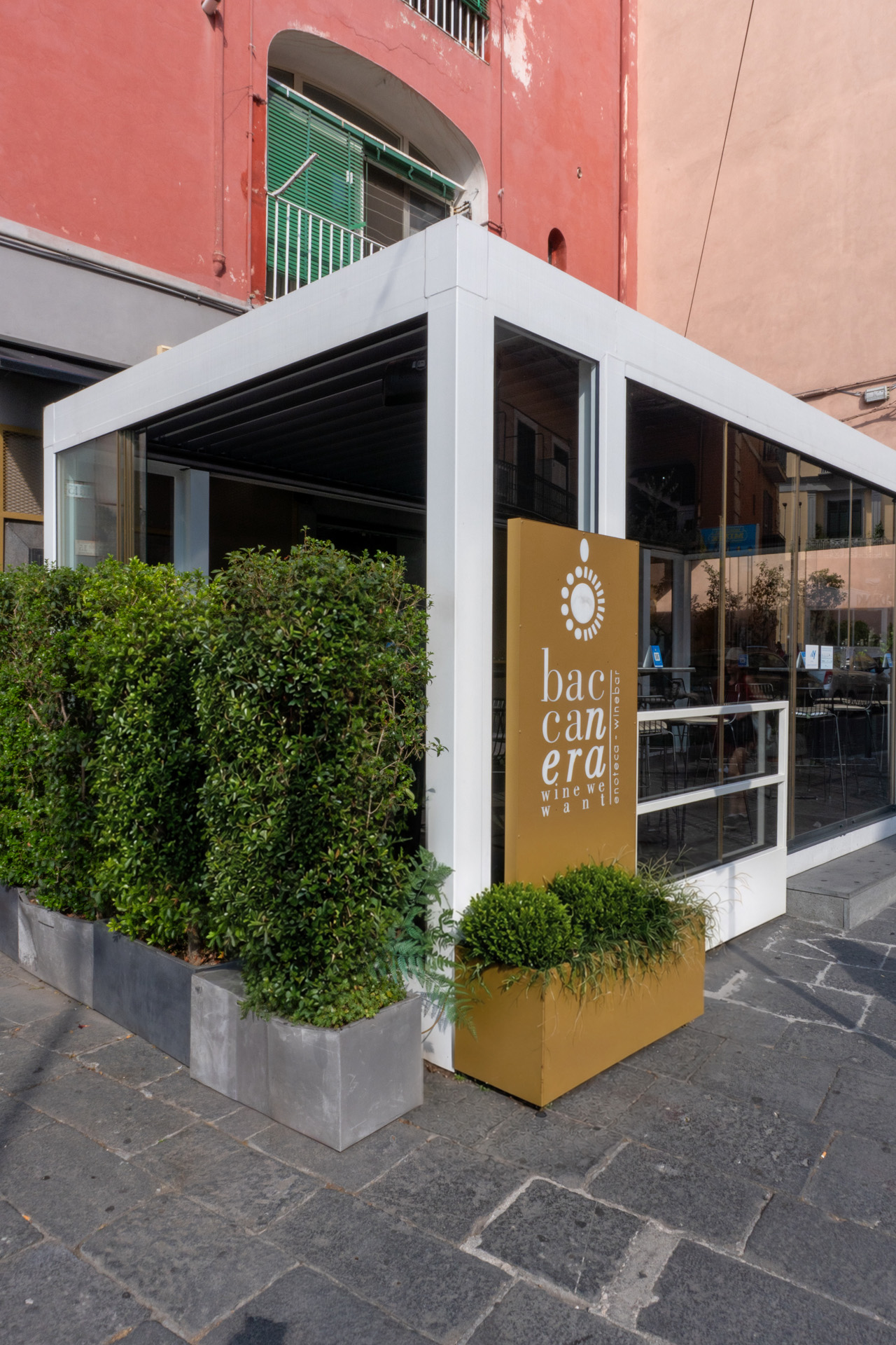 Baccanera Wine Bar: una pergotenda outdoor su misura per valorizzare gli spazi esterni
